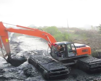 水、陸兩棲挖掘機(jī)